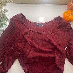 Long sleeve maroon top